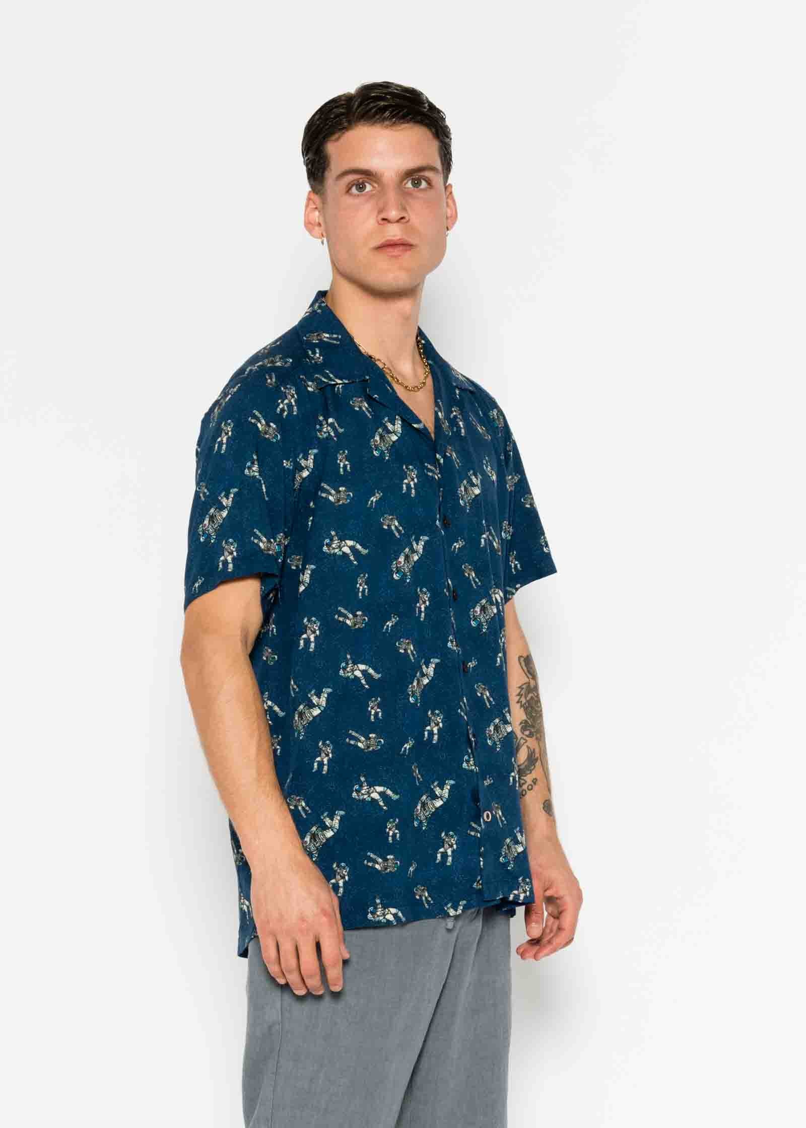 CAMISA M/C DE BOWLING DE VISCOSE ESPACIAL