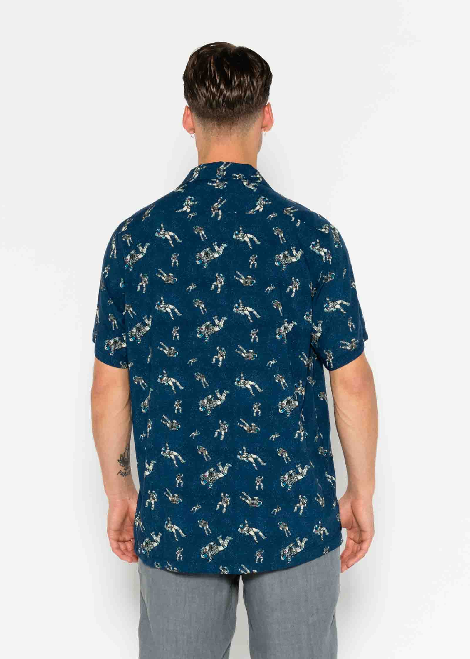 CAMISA M/C DE BOWLING DE VISCOSE ESPACIAL